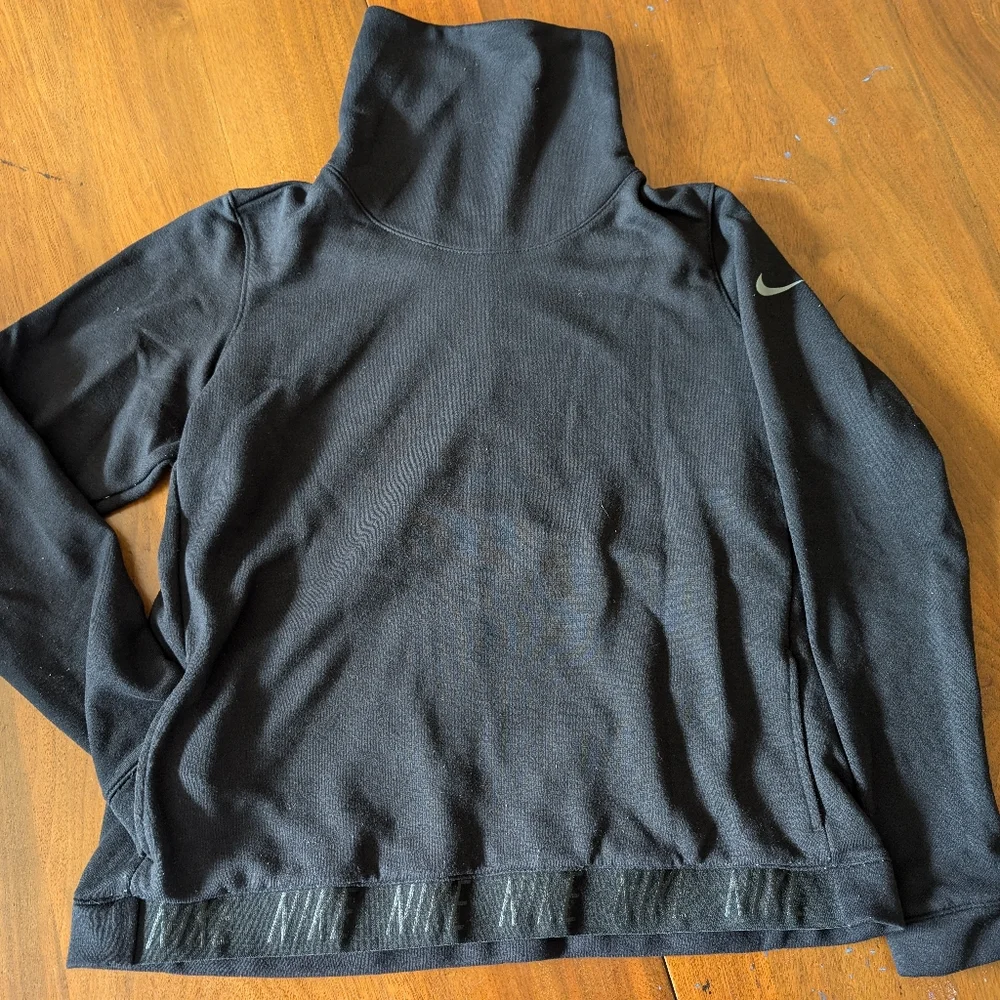 Black Nike‎ Dri-Fit sweatshirt with pockets size large